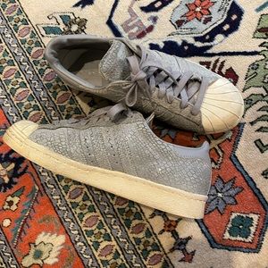 Grey textured super star adidas